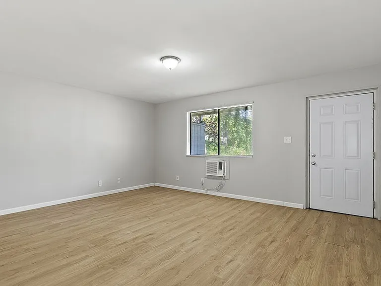 The Element at 4411 — Photo 14
