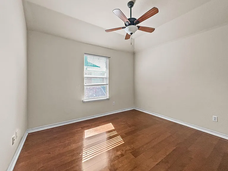 5530 Greensboro Dr — Photo 16