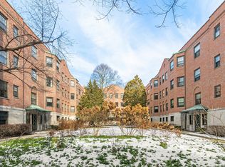 2457 Prairie Ave APT 2C, Evanston, IL 60201