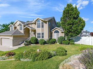 212 E Carrington Ln, Centerville, UT 84014