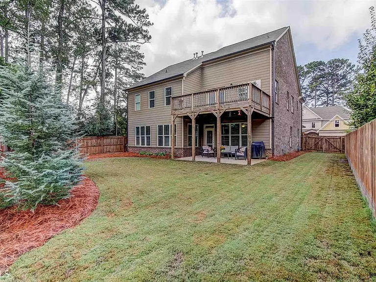 2625 Hickory Hill Dr SE — Photo 3