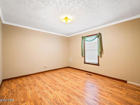 5th image of 318 Springfield Dr
