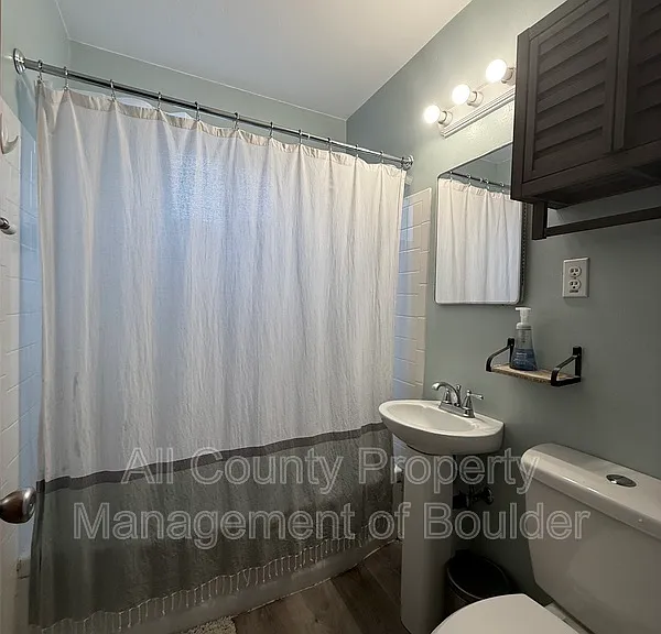 380 S 42nd St — Photo 12