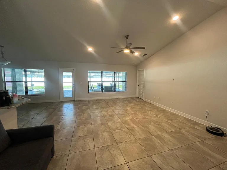 216 Heritage Park Ln — Photo 24