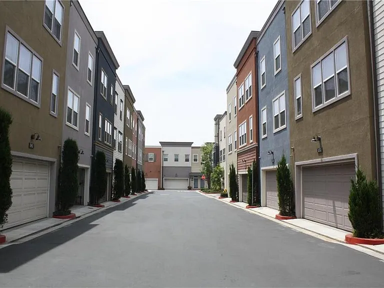 179 Clementine Ct — Photo 1