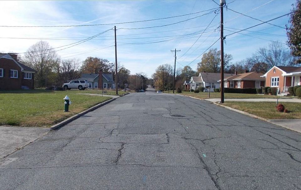 2nd image of 814 Ross Ave