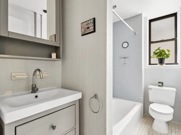 155 East 91st Street 5C image 3 of 6