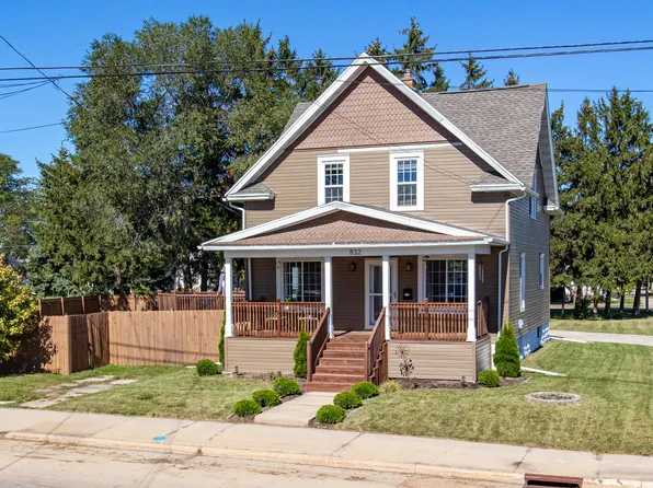 832 W 9th Ave, Oshkosh, WI 54902