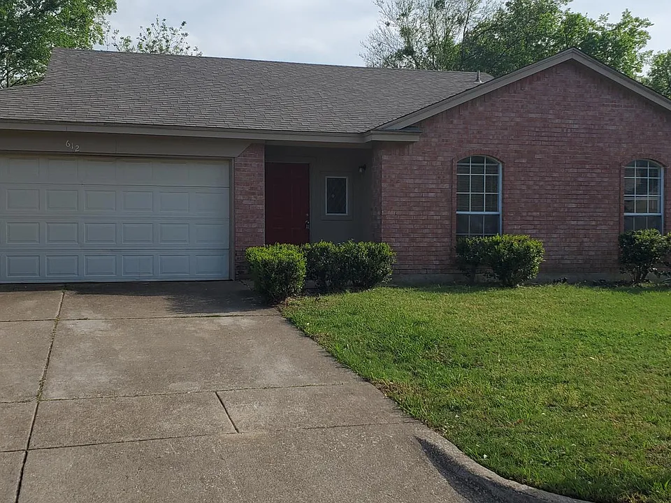 612 Nightshade Dr
