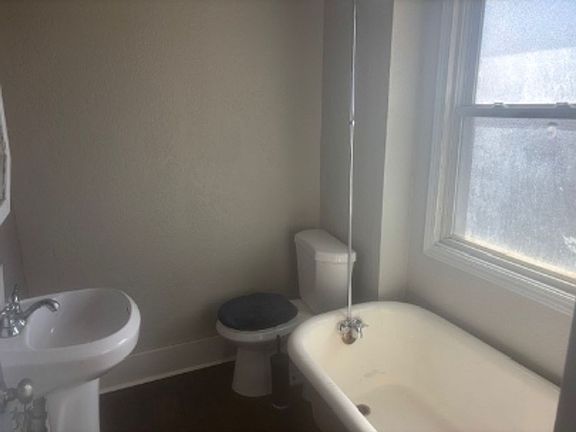 5th image of 855 Vankirk St
