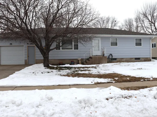 1830 Maple Dr, Huron, SD 57350