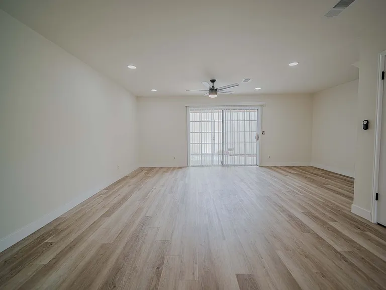 20368 Flora Ln — Photo 16