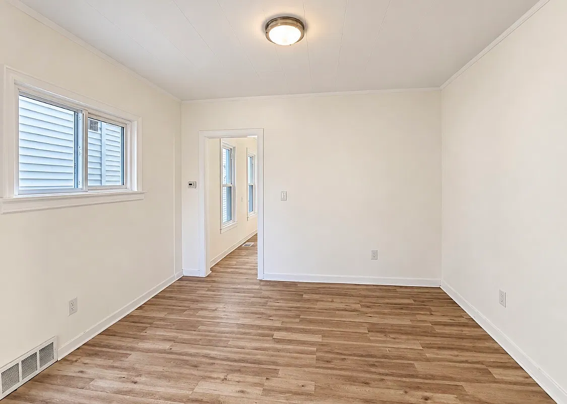 92 Dewitt St — Photo 3