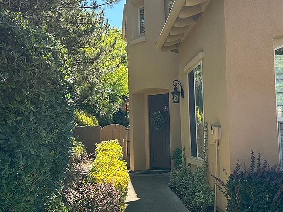 3rd image of 1075 Gamay Dr