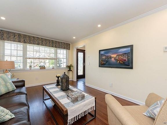 5th image of 85 Burtis Ave