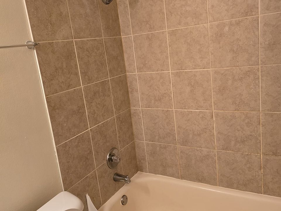 2nd image of 2218 Nichols Rd APT E