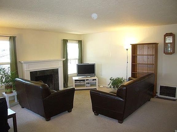 Living Room with fireplace