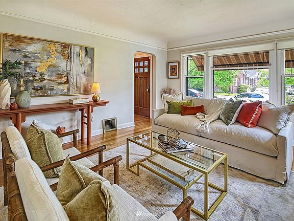 Light and Bright Living Room