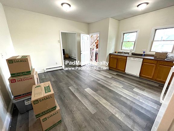 Eat-in-Kitchen