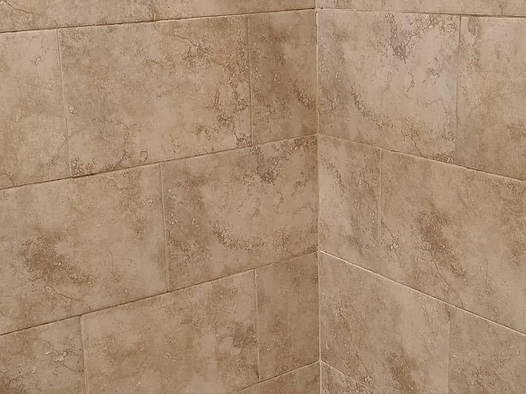 Neutral Tiles, easy to clean.
