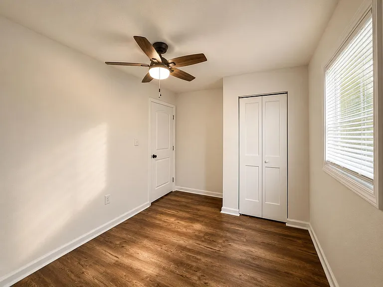 4235 Rookwood Ave — Photo 14