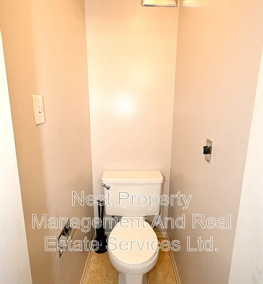 596 Central St E #1 — Photo 16