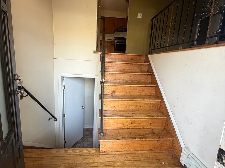 143 Wellington Rd — Photo 2