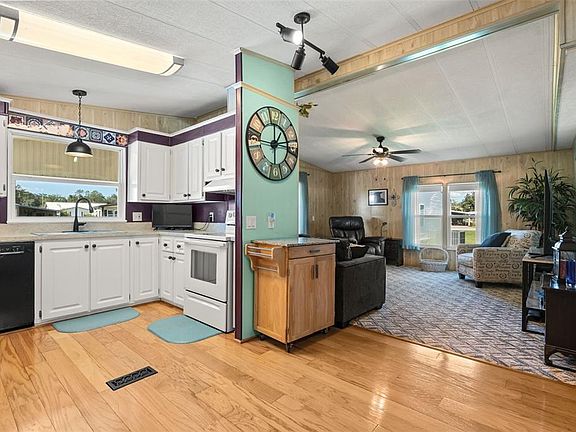 3rd image of 5438 SEVILLE DRIVE