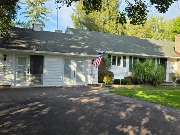 28 Pratt Rd, Manchester, NY 14504