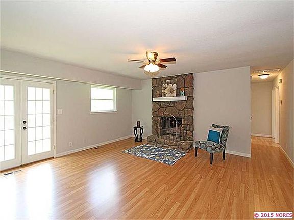 4th image of 834 N Boyd Cir