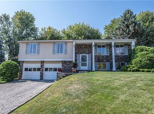 9010 Hill Dr, North Huntingdon, PA 15642