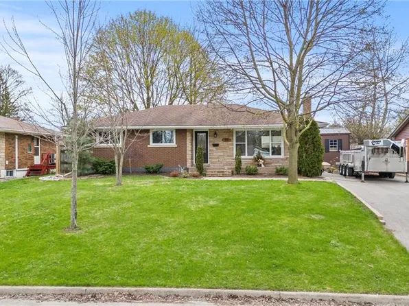 45 Driftwood Dr, Brantford, ON N3R 3K2