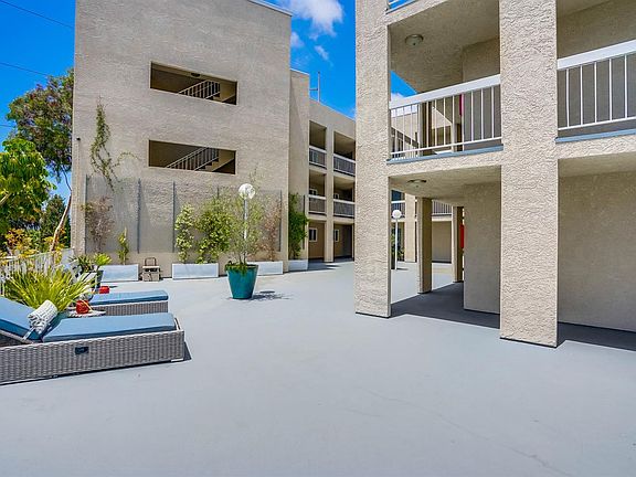 5th image of 821 N Austin Ave #207