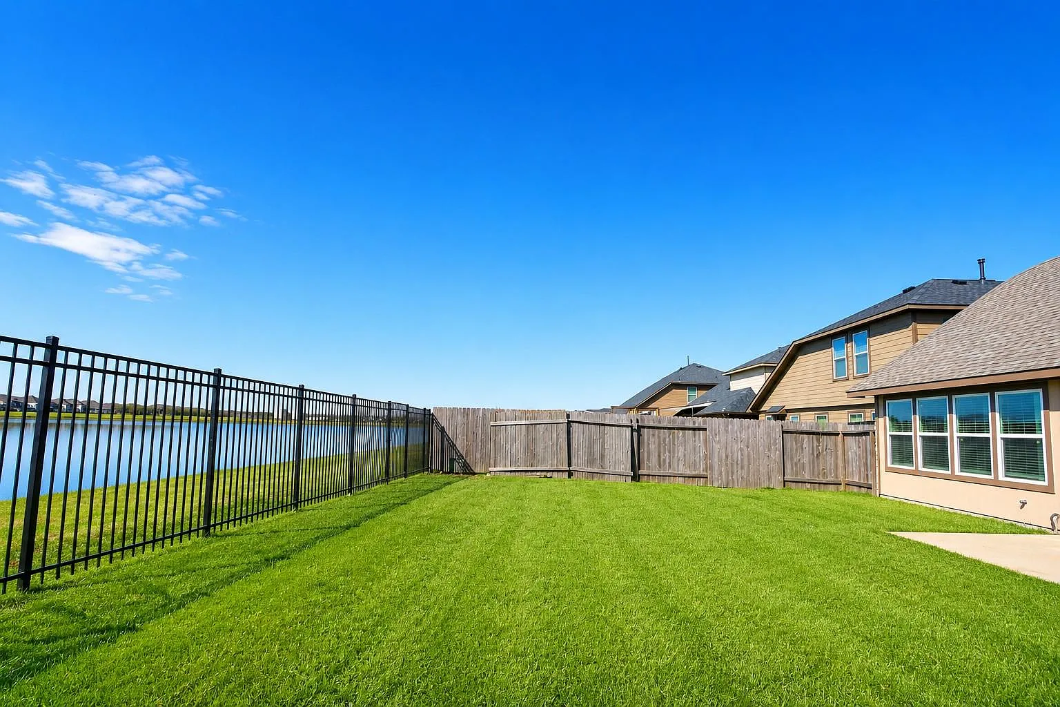 4 bed, 3.5 bath, 2503 sqft, $2,700 — Photo 3