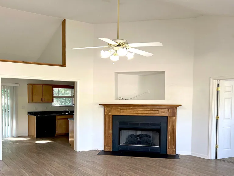 1028 Saddlestone Dr — Photo 7