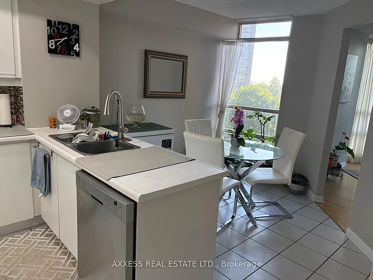 45 Kingsbridge Garden Cir #502 — Photo 7