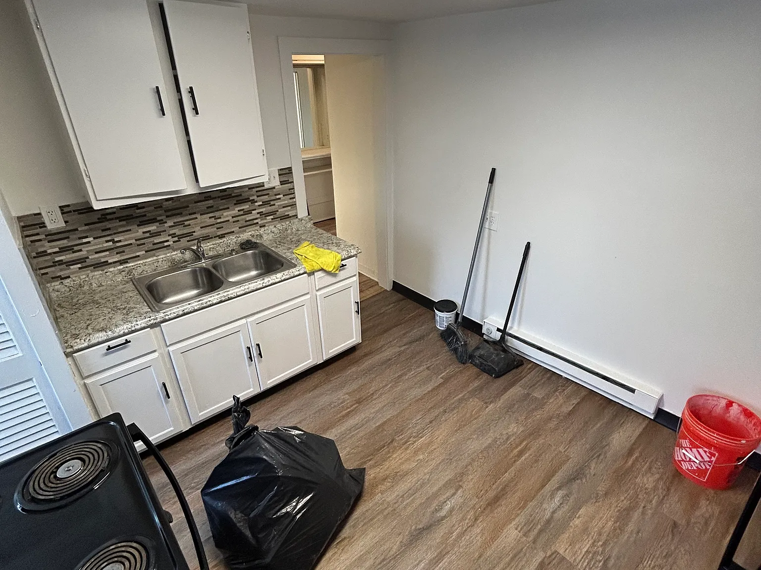 1 bed, 852 sqft, $1,000 — Photo 3