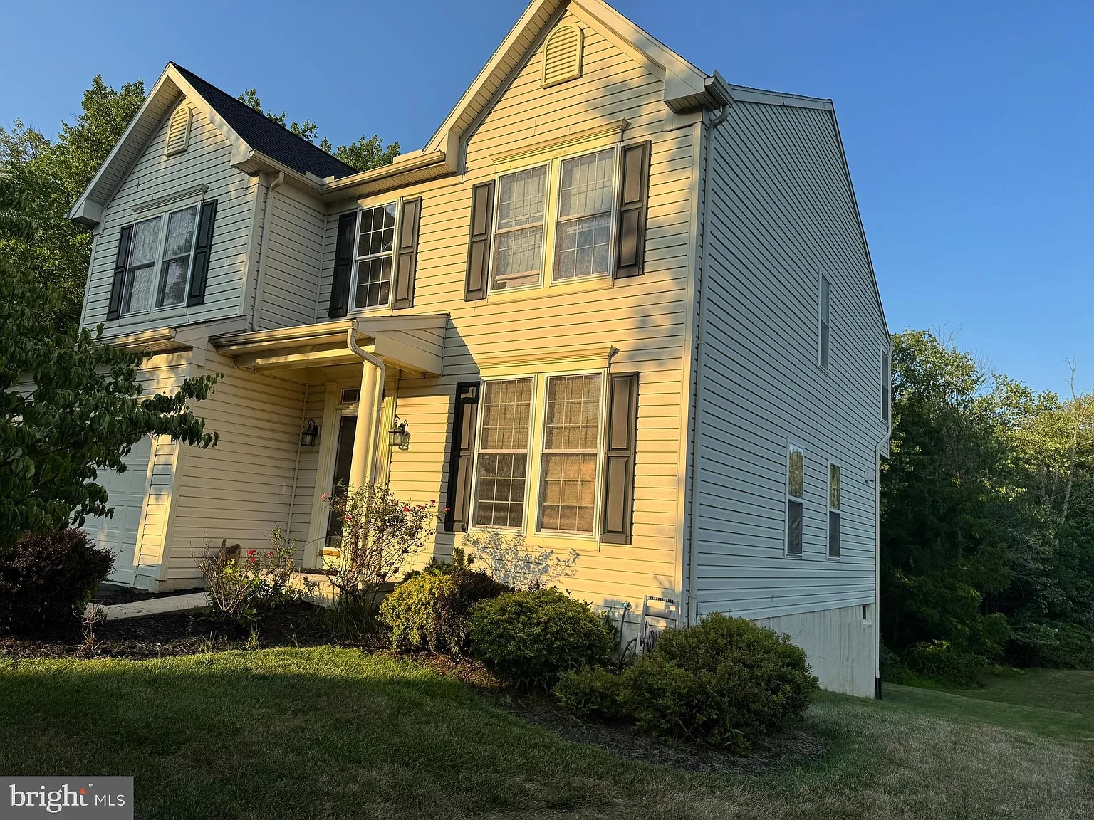 4 bed, 4.0 bath, 3382 sqft, $3,900 — Photo 2