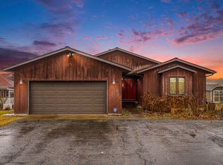 44316 Woodman Dr, Paw Paw, MI 49079