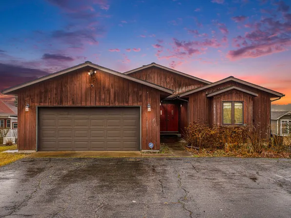 44316 Woodman Dr, Paw Paw, MI 49079