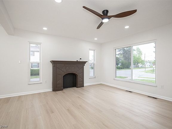 5th image of 3896 Strandhill Rd