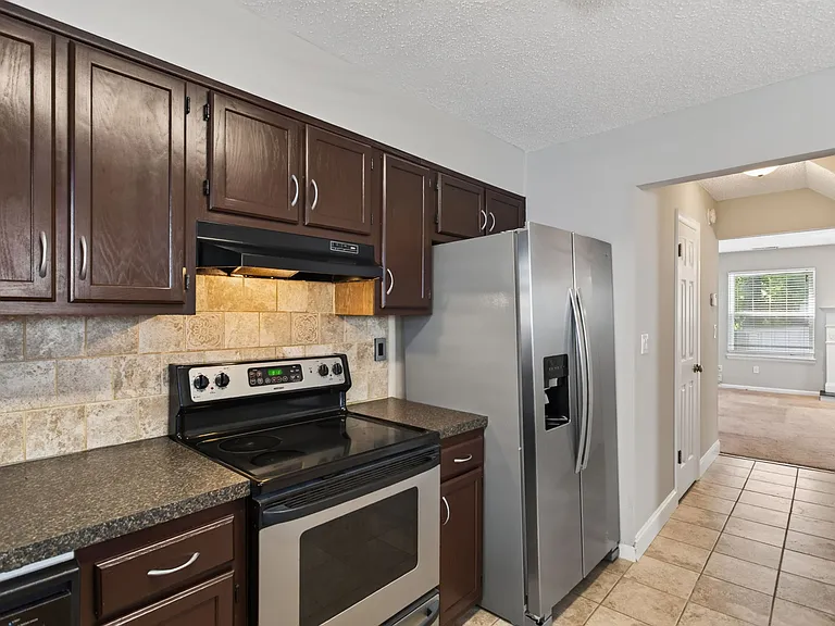 5113 Glenwood Way — Photo 14
