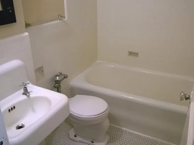 1712 Hampton Blvd #16 — Photo 9