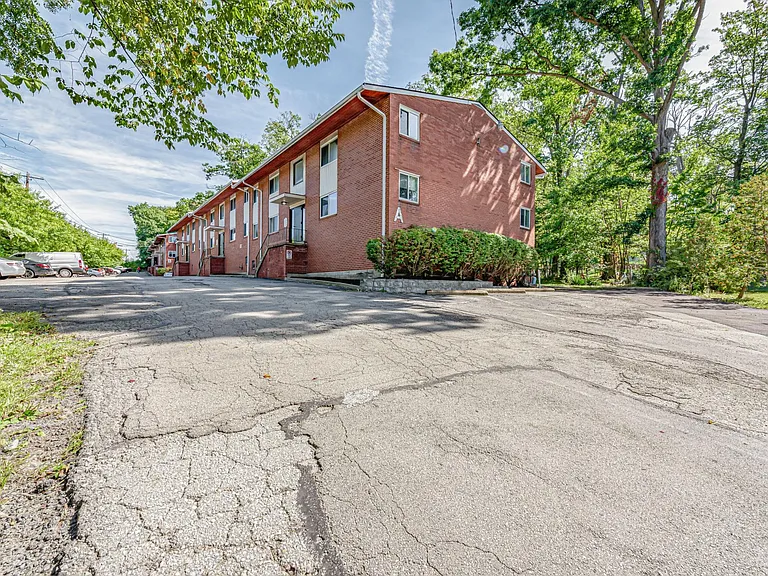 Brooklane Manor Apartments — Photo 84