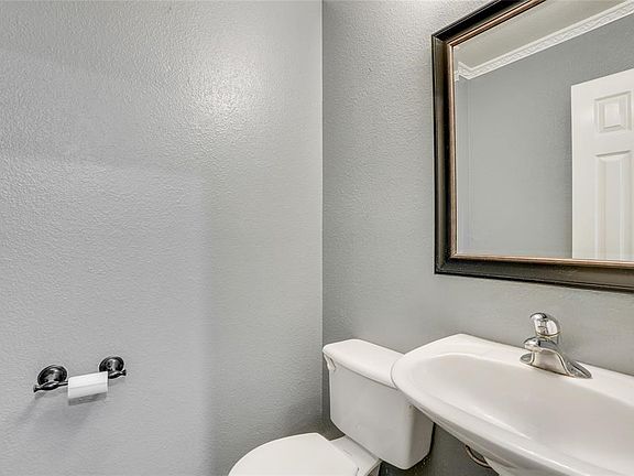 5th image of 11521 Petunia Dr