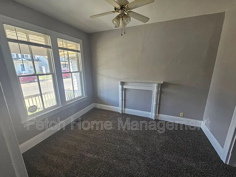909 E Princess St — Photo 3