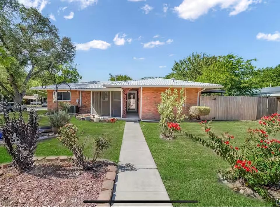 1st image of 146 Teakwood Ln