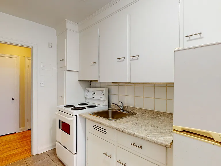 385 Besserer St — Photo 33