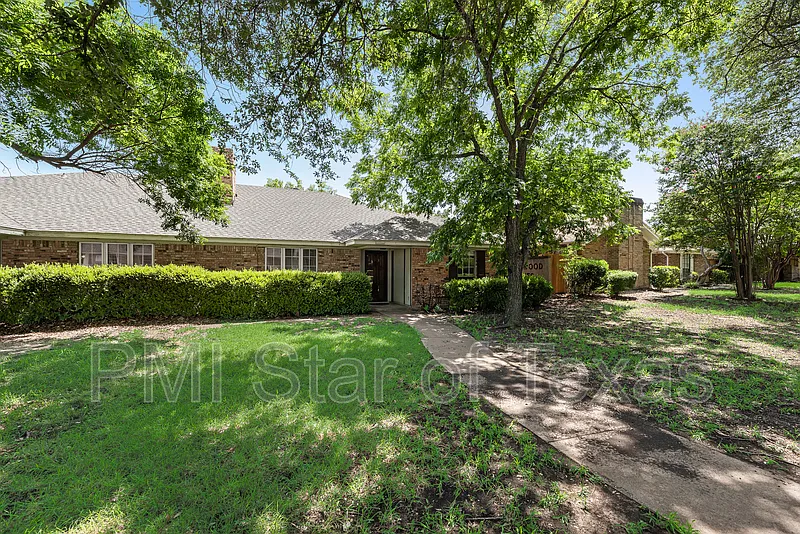 3 bed, 2.0 bath, 1327 sqft, $1,995 — Photo 3
