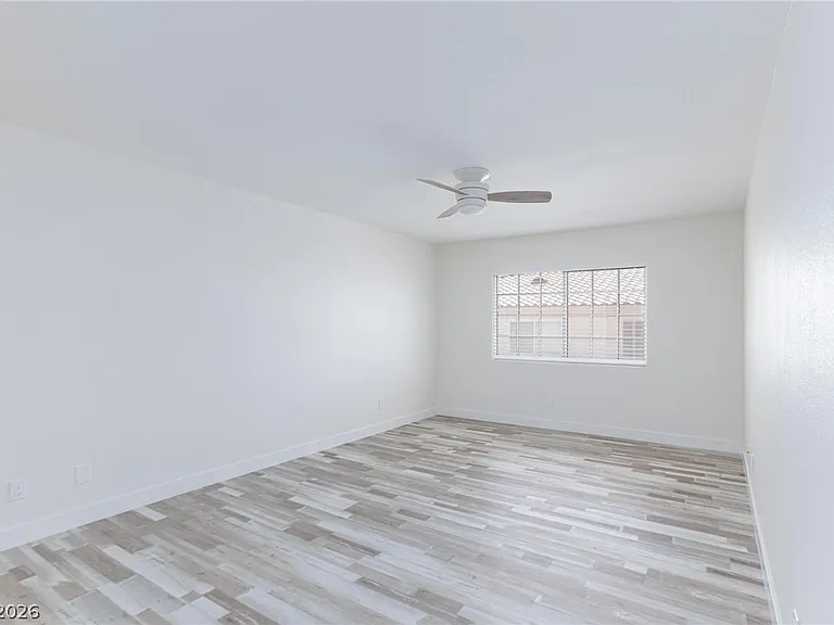 8048 W Rochelle Ave — Photo 20
